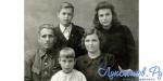 Николай Крапивин с семьей, фото конца 40-х годов.jpg