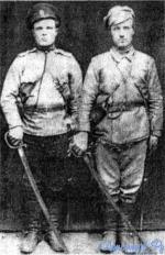 Александр Иосифович Селиванов (справа) - участник Первой мировой войны, унтер-офицер.jpg