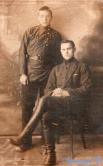 Георгий Деманов (справа) с братом.jpg
